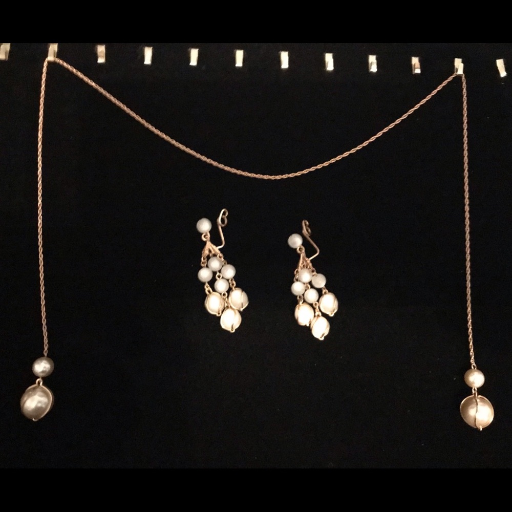 White pearl look gold tone scarf necklace&earrings